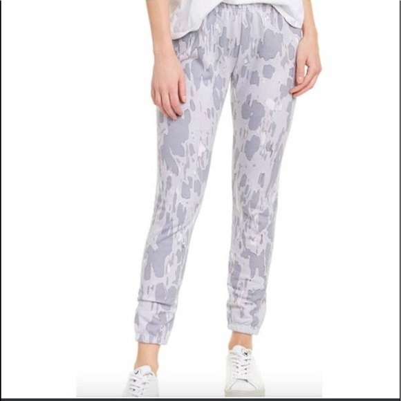 WILFOX 🦊 2 piece SET! Sweatshirt M, sweatpants L! So cute gray camo VEUC! $180! - Picture 3 of 13